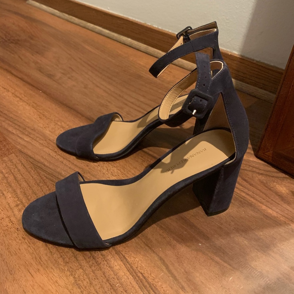 Navy banana republic heels. Size 9. Never worn